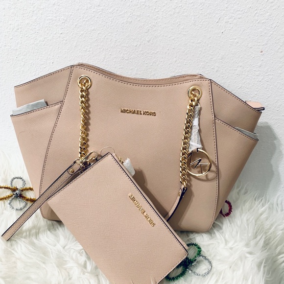 Michael Kors Jetset LG Shoulder Tote And Wristlet - Picture 2 of 7